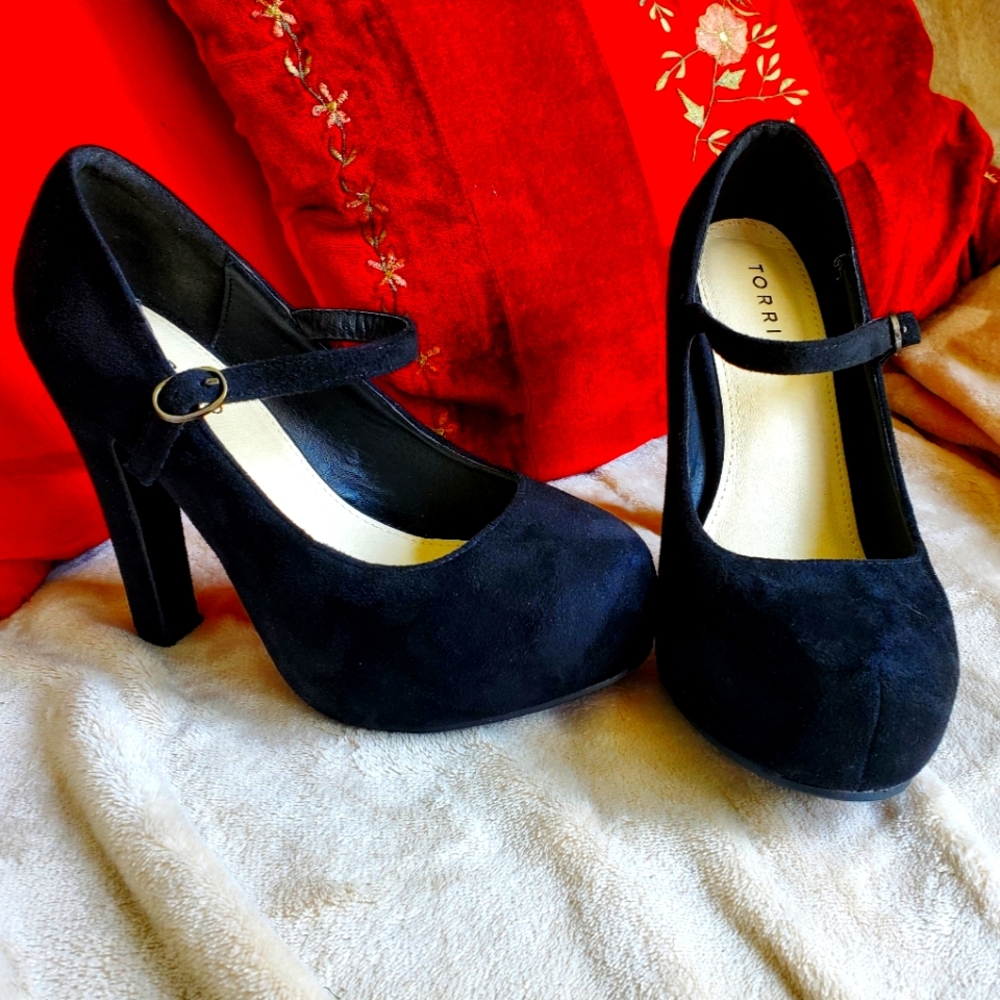 Torrid black suede mary jane pump size 7